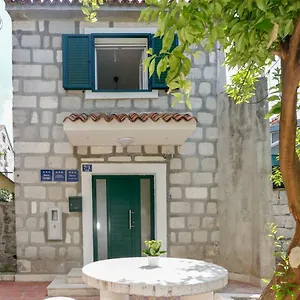 And Stone House Apartment